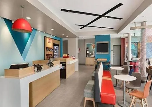 Front desk and lobby market. Avid Hotel, Salem, VA