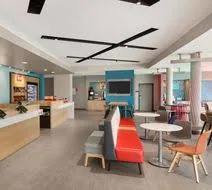 Lobby lounge and front desk. Avid Hotel, Staunton, VA