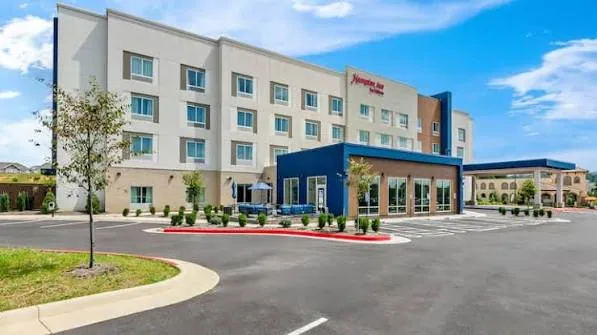 Exterior from the parking approach. Hampton Inn, Daleville, VA