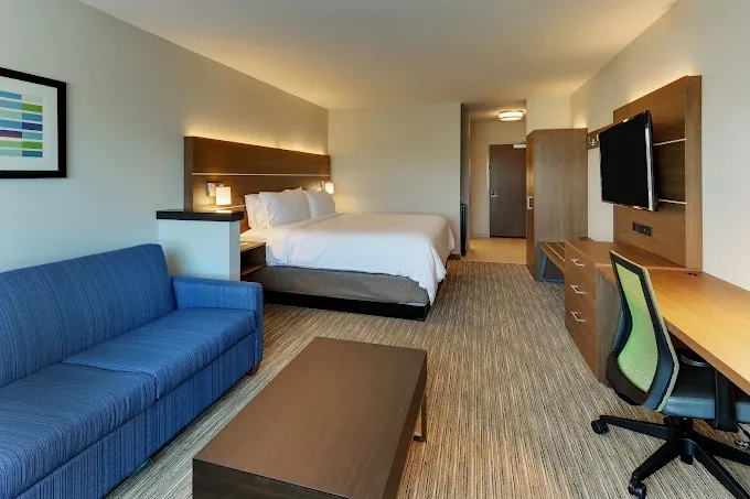 King guestroom with sofa and work desk. Holiday Inn Express, Roanoke, VA