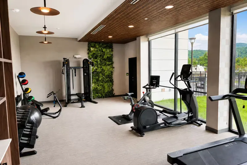 Fitness centre. La Quinta by Wyndham, Hollins, VA