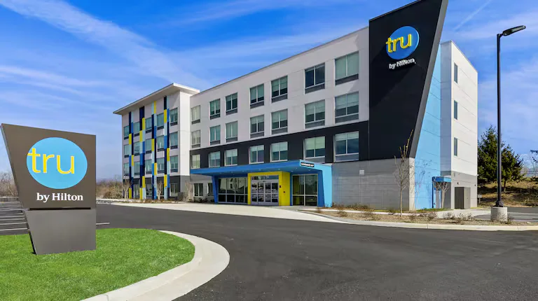 Exterior from the entry drive. Tru by Hilton, Christiansburg, VA