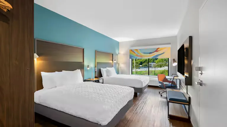 Double queen guestroom. Tru by Hilton, Lexington, VA