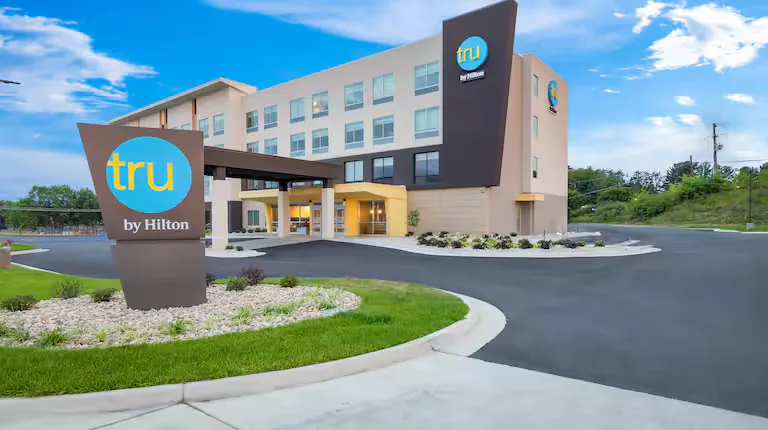 Exterior and monument sign. Tru by Hilton, Lexington, VA