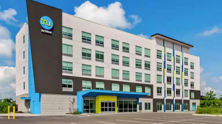 Exterior from the entry drive. Tru by Hilton, Princeton, WV