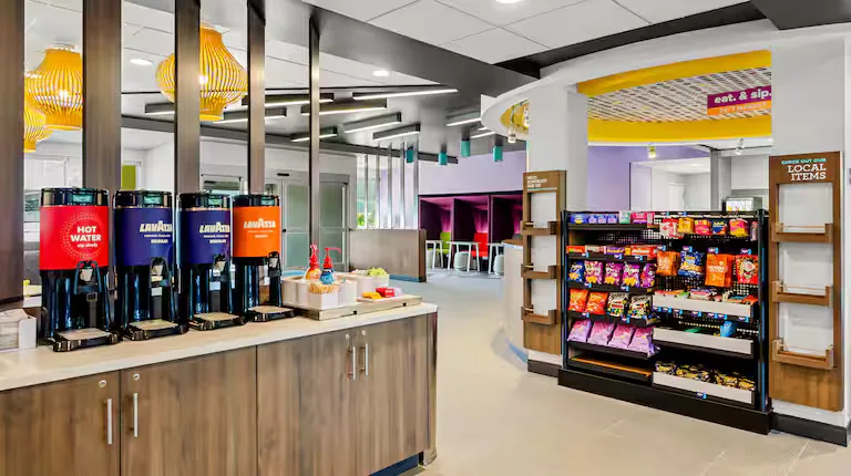 Market and beverage station. Tru by Hilton, Princeton, WV